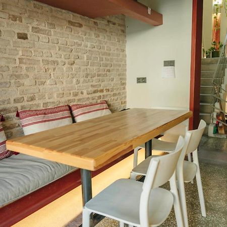 Flaneur Hostel Анталия Екстериор снимка